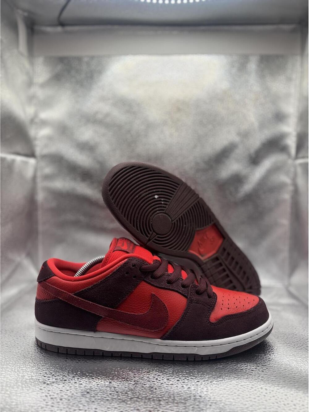 Nike dunk low sb cherry